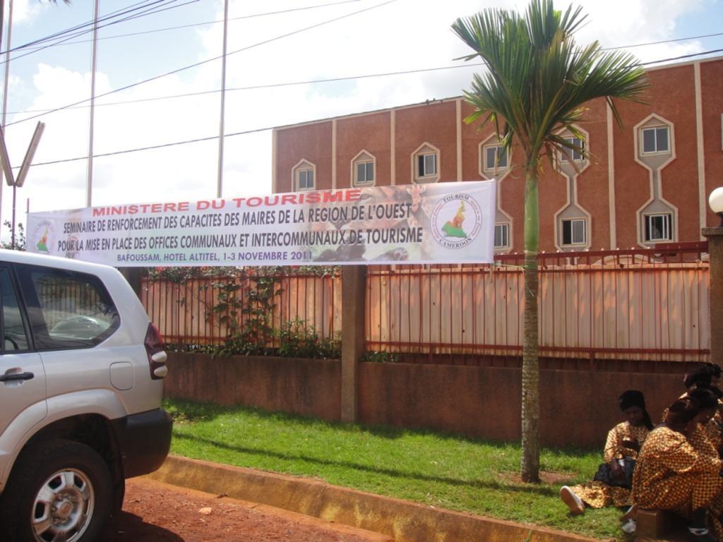 Hotel Altitel Bafoussam Exteriör bild