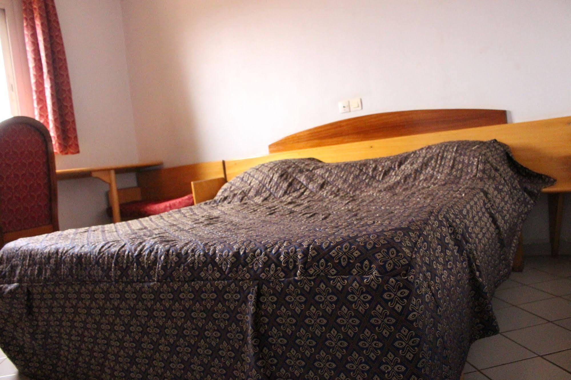 Hotel Altitel Bafoussam Exteriör bild